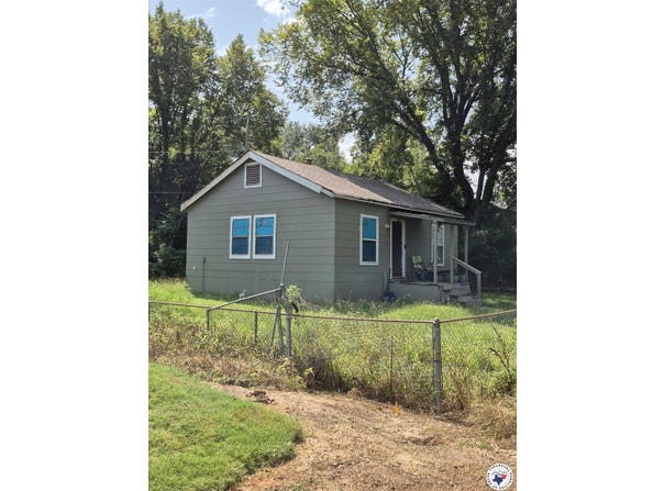 107 Grant, Hooks, TX 75561