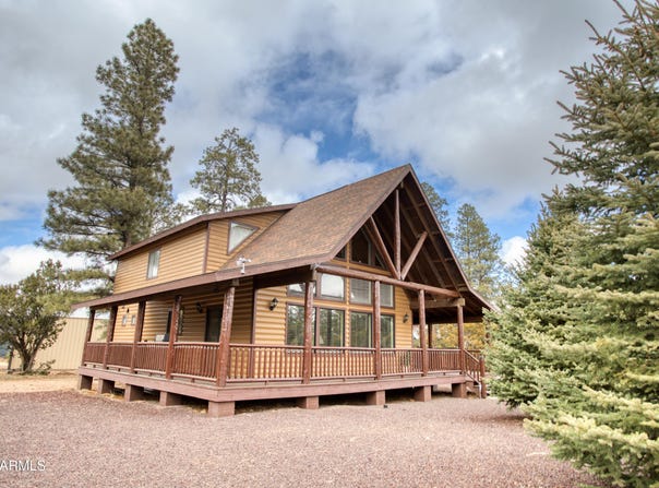 2010 CHRISTMAS PINE Road, Overgaard, AZ 85933