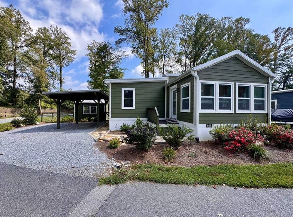 108 Meandering Lane, Flat Rock, NC 28731