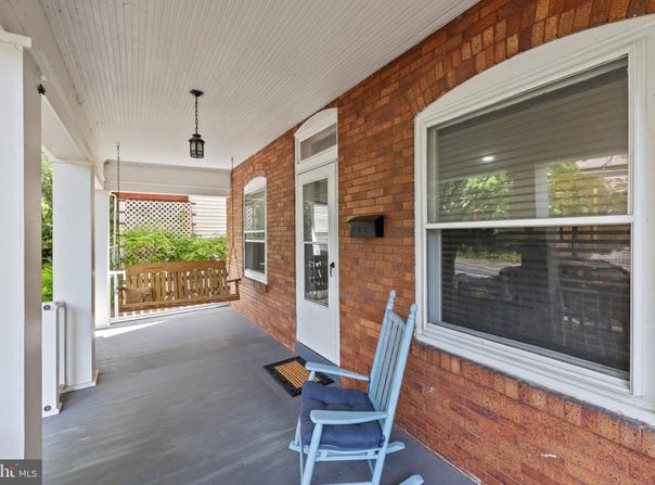 1046 CARSONIA AVENUE, READING, PA 19606