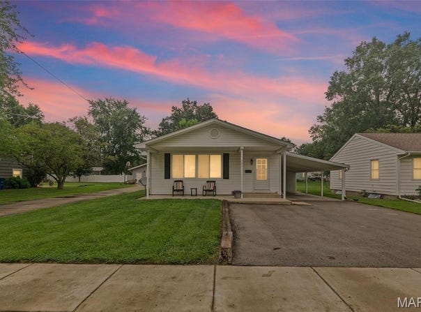 701 E Clark Street, Litchfield, IL 62056