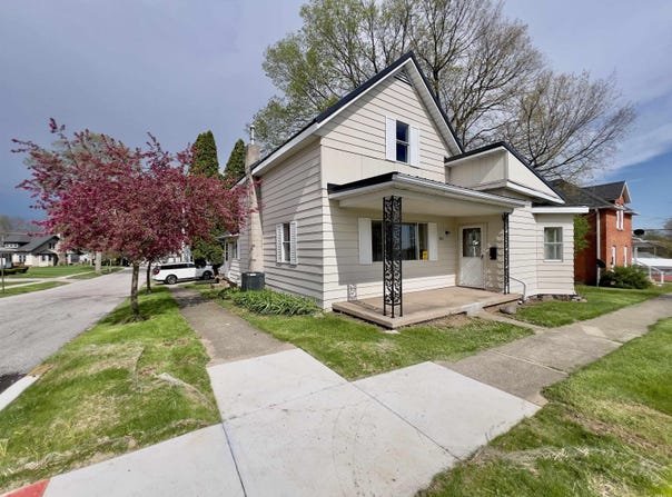 806 N Harrison Street, Syracuse, IN 46567-1102