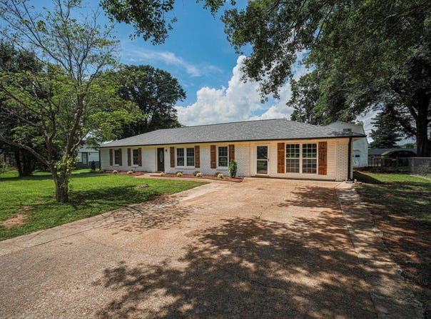 1011 Hemlock St, Tuscumbia, AL 35674