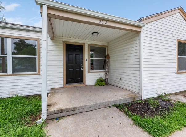 2513 E 22nd St N, Wichita, KS 67219