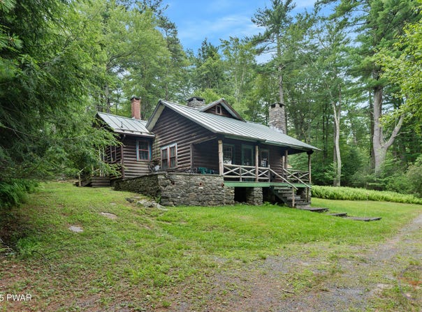 121 Nyce Road, Dingmans Ferry, PA 18328