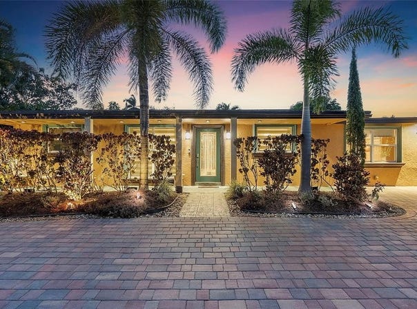 2117 NW 2nd Ave, Wilton Manors, FL 33311