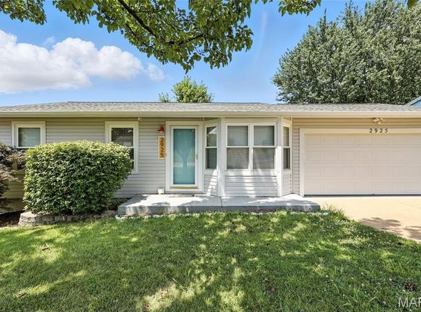 2925 Mahogany Lane, Arnold, MO 63010