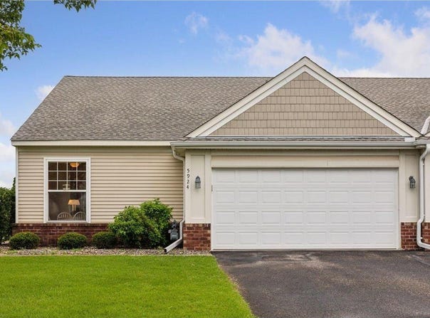 5924 Prairie Ridge Drive, Shoreview, MN 55126