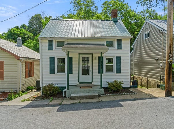 114 COLLEGE Street, SHEPHERDSTOWN, WV 25443