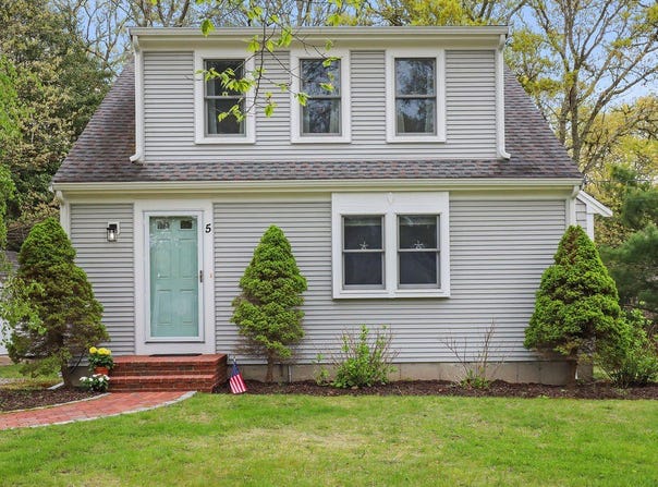 5 Deerfield Road, Mashpee, MA 02649