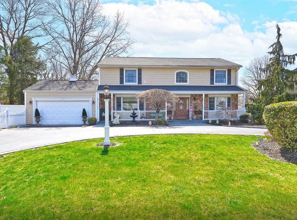 42 Campbell Drive, Dix Hills, NY 11746