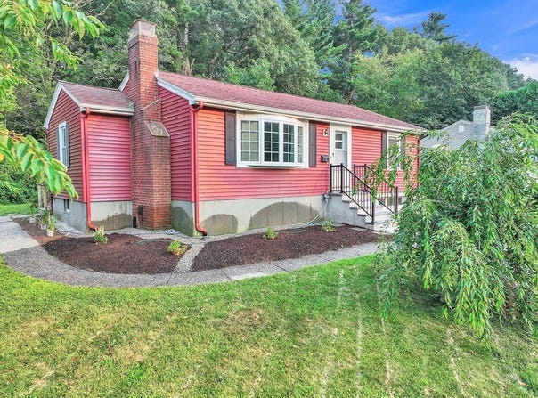 105 Wyoming Dr, Holden, MA 01520