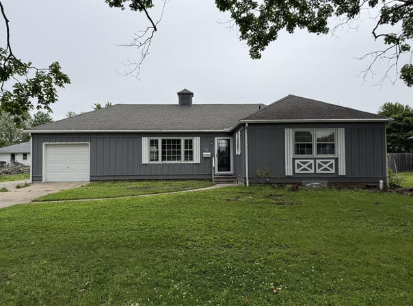517 North Dr, Marshall, MO 65340