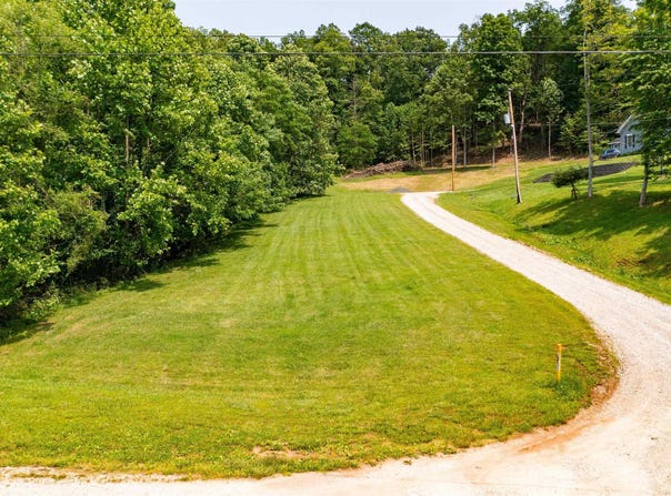 8 Walkers Pointe Rd, Barboursville, WV 25504-9619