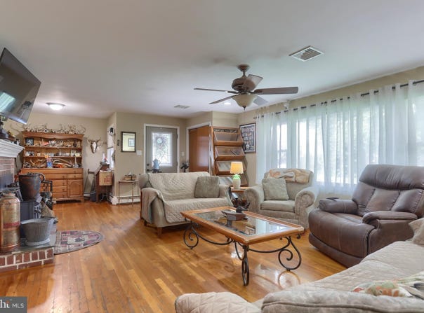 3 PFAUTZ AVENUE, LITITZ, PA 17543