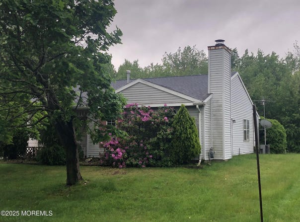 18 Garrison Drive, Tinton Falls, NJ 07753