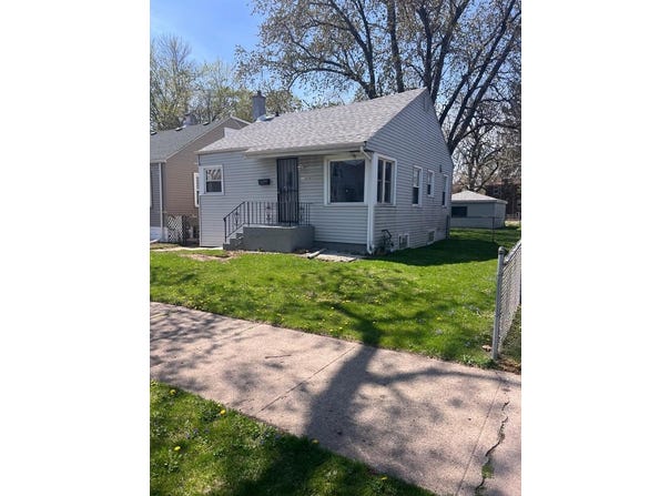12408 S Carpenter Street, Calumet Park, IL 60827