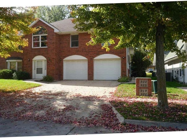925 Longfellow Pl, IowaCity, IA 52240