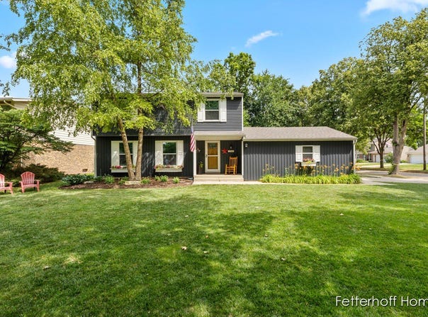 2941 Meadowbrook Drive SE, Grand Rapids, MI 49546