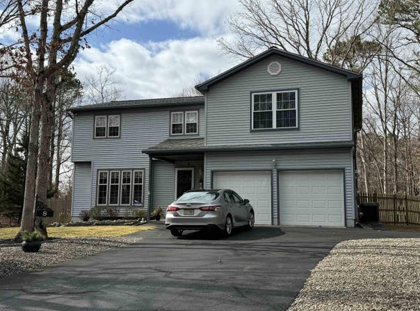 8 Malaron Cir, Egg Harbor Township, NJ 08234
