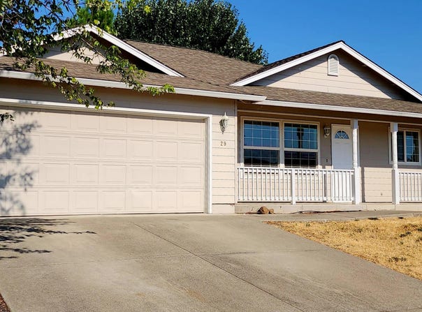 29 Devonwood Court, Eagle Point, OR 97524