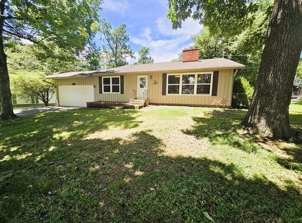 705 Lake Park Road, Mt Vernon, IL 62864