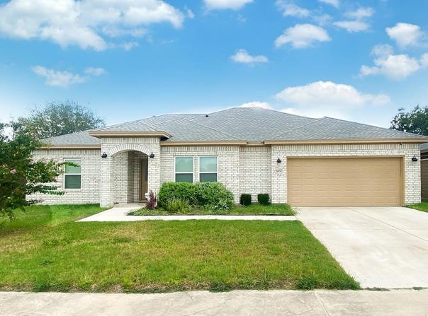 1000 Blue Crest Lane, Beeville, TX 78102