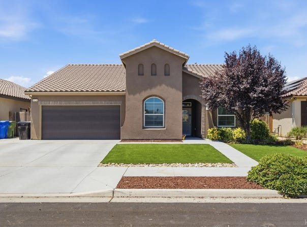 1129 Obsidian Avenue, Lemoore, CA 93245