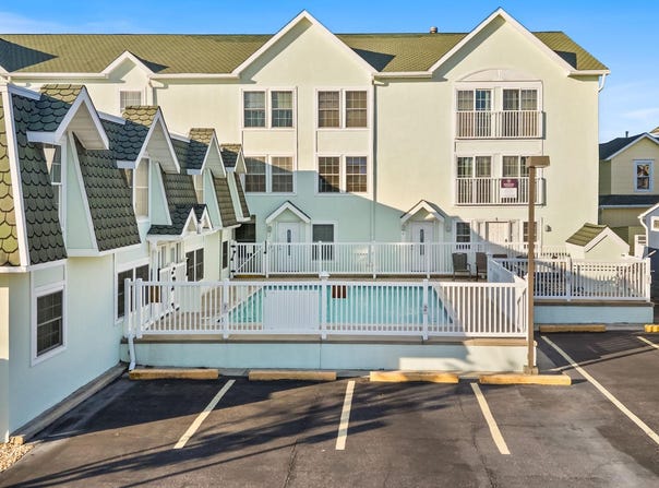 213 E HAND AVENUE, WILDWOOD, NJ 08260