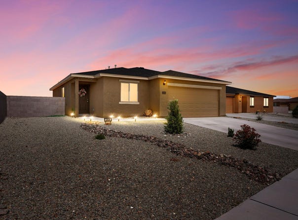 2404 CALLE DEL LOS CLAVELES, Belen, NM 87002