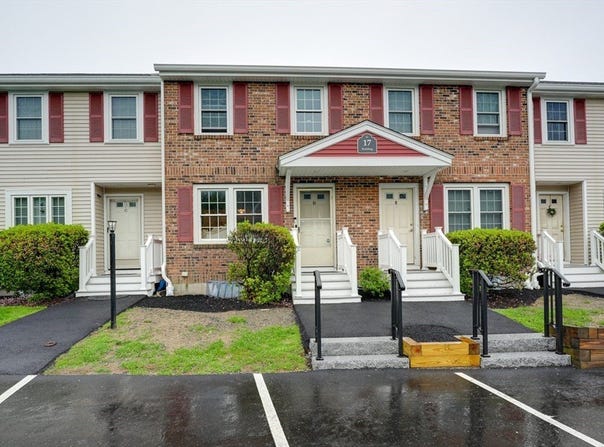 17 Fernwood Dr, Leominster, MA 01453