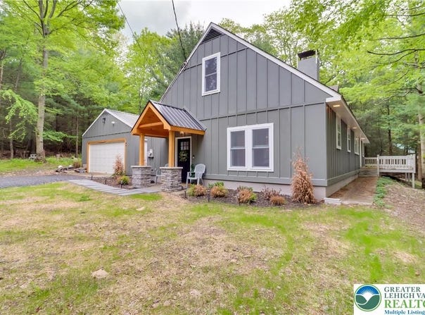 1563 Sullivan Trail, Pocono Twp, PA 18372