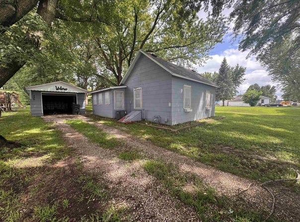 230 S 1st St, Moville, IA 51039