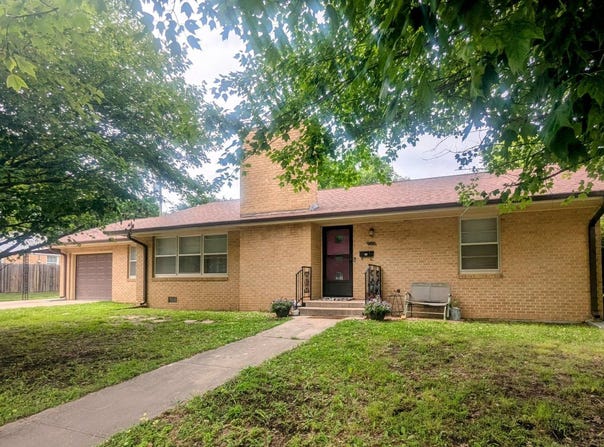 402 W Walnut, Chanute, KS 66720