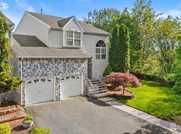 74 Kingfisher Court, Marlboro, NJ 07746