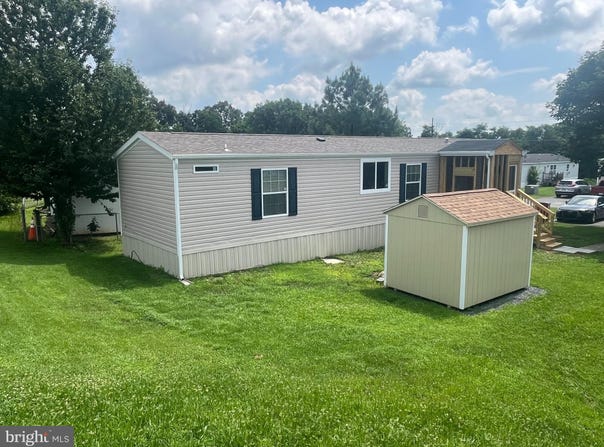 587 ROYAL CREST DRIVE, MARTINSBURG, WV 25401