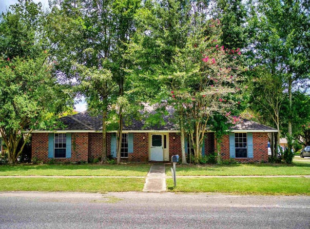 5745 Estelle Dr, Saint George, LA 70817