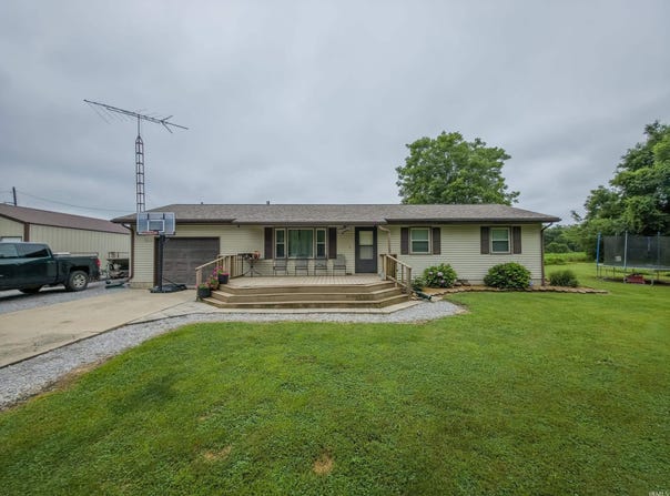 11288 E 1020 Lane, Mount Carmel, IL 62863