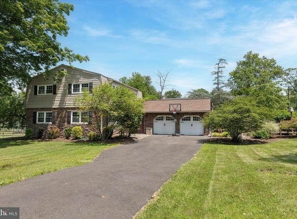 800 PIERCE ROAD, NORRISTOWN, PA 19403