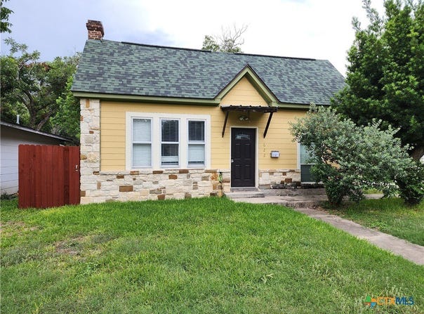 622 E Cedar Street, Seguin, TX 78155