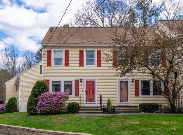 12 Powder Mill Drive, Kennebunk, ME 04043