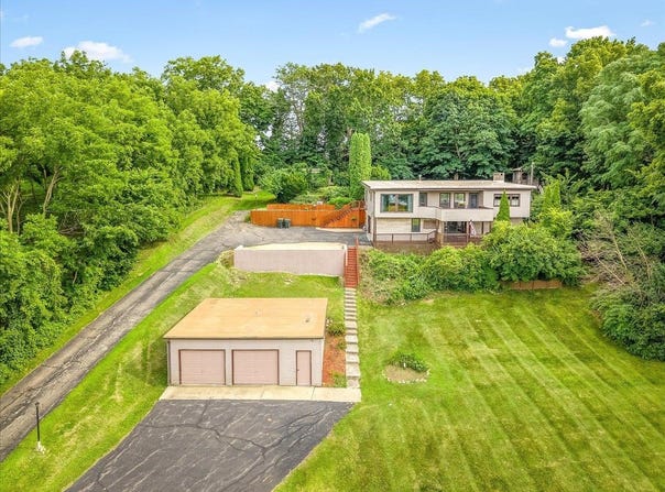 4349 E Il Route 72, BYRON, IL 61010