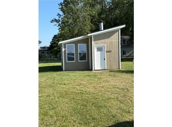 4394 Lake Drive N, Geneva, OH 44041