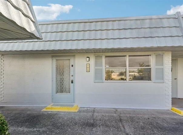 202 BEDFORD Trail, SUN CITY CENTER, FL 33573