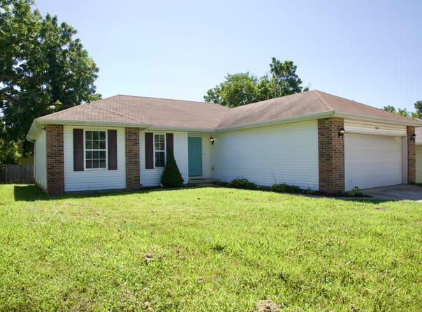 1044 S Missouri Avenue, Springfield, MO 65807