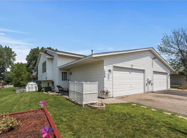 1538 Mcintosh Circle, Shakopee, MN 55379