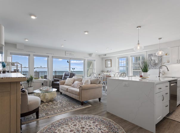 377 Ocean Boulevard, Hampton, NH 03842