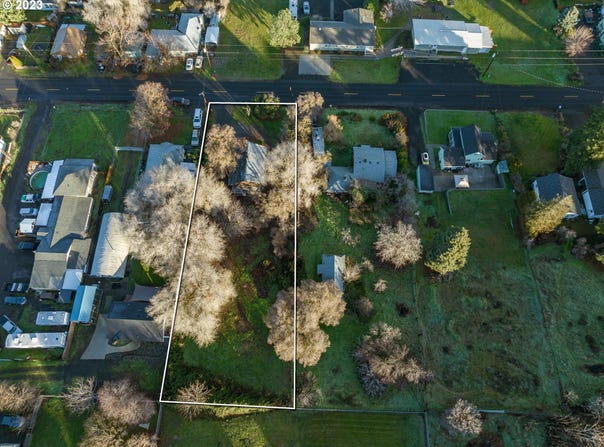 2444 E 10TH St, TheDalles, OR 97058