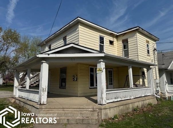 512 N Park Street, Centerville, IA 52544