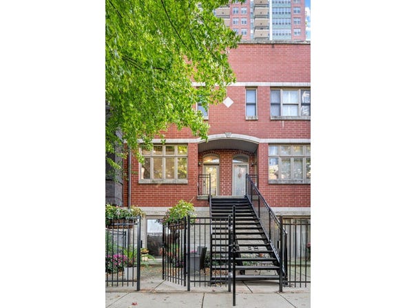 327 E 17th Street, Chicago, IL 60616